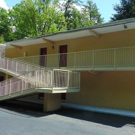Terrace Inn On The Water Гатлинбург Экстерьер фото